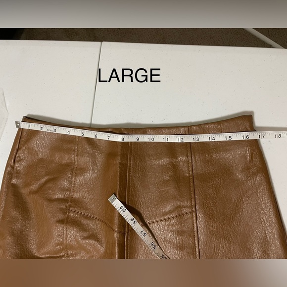 Vegan Leather mini skirt - Picture 5 of 6